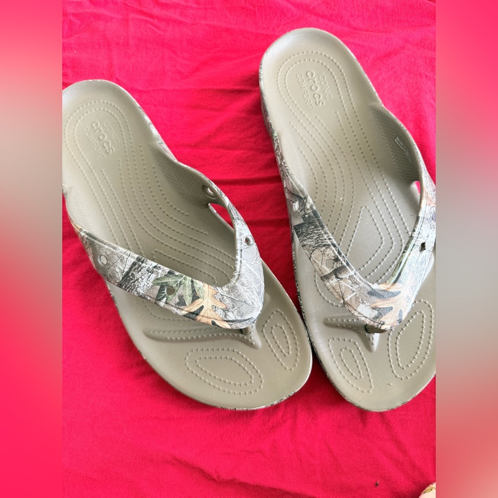 Crocs Realtree Swiftwater Edge Wave Slides SZ 13 Brown Camo Flip Flops Rubber